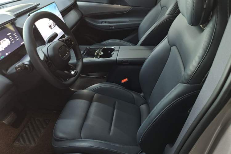 Used Lynk & Co 08 EM-P 2026 Model 160 Long-Range Max Left Front Seat