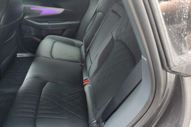 Used Lynk & Co 08 EM-P 2026 Model, 230 Ultra Extended Range Left Rear Seat