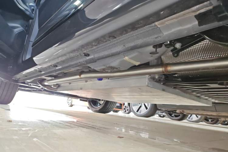 Used Lynk & Co 08 EM-P 2026 Model, 230 Ultra Extended Range Left Side Sill