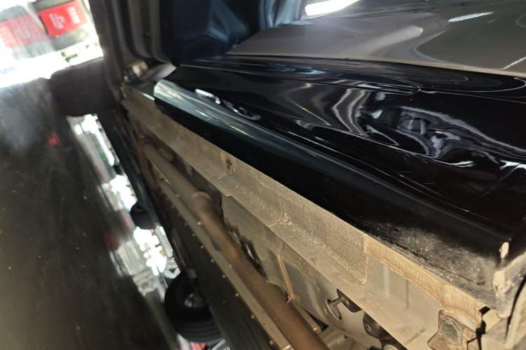 Used Lynk & Co 08 EM-P 2026 Model 160 Long-Range Max Left Side Sill