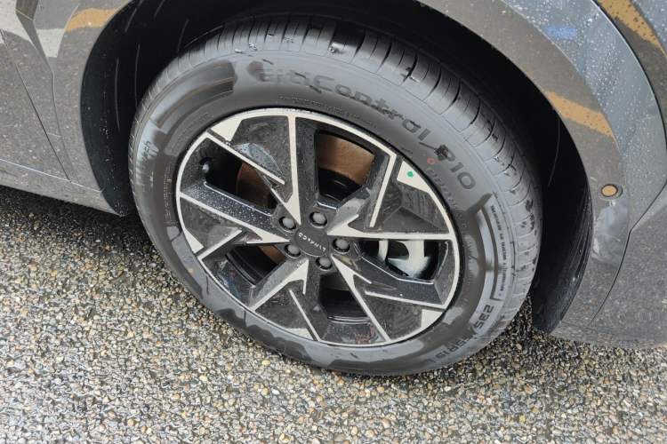 Used Lynk & Co 08 EM-P 2026 Model, 230 Ultra Extended Range Right Front Wheel Hub