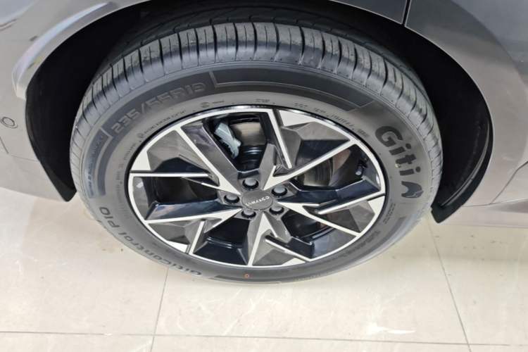 Used Lynk & Co 08 EM-P 2026 Model, 230 Ultra Extended Range Right Rear Wheel Hub