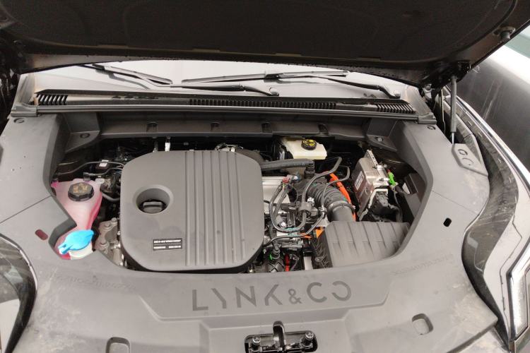 Used Lynk & Co 08 EM-P 2026 Model 210 Four-Wheel Drive Performance Ultra H7 Engine Bay