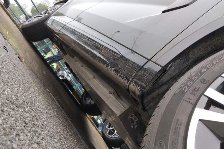Used Lynk & Co 08 EM-P 2026 Model 210 Four-Wheel Drive Performance Ultra H7 Right Side Sill