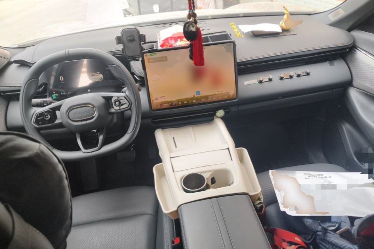 Used Lynk & Co 08 EM-P 2026 Model 160 Long-Range Max Center Console