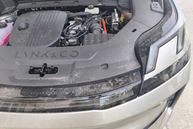 Used Lynk & Co 08 EM-P 2026 Model 160 Long-Range Max Engine Bay Left