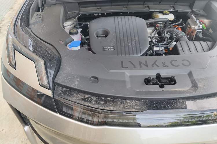 Used Lynk & Co 08 EM-P 2026 Model 160 Long-Range Max Engine Bay Right