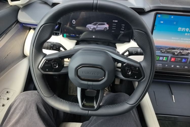 Used Lynk & Co 08 EM-P 2026 Model 210 Four-Wheel Drive Performance Ultra H7 Steering Wheel