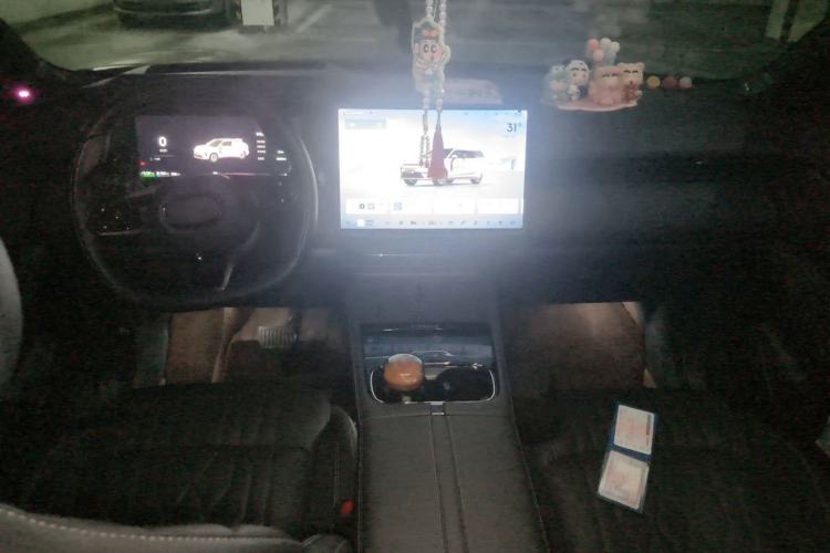Used Lynk & Co 08 EM-P 2026 Model 160 Long-Range Ultra Center Console