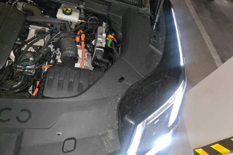 Used Lynk & Co 08 EM-P 2026 Model 160 Long-Range Ultra Engine Bay Left
