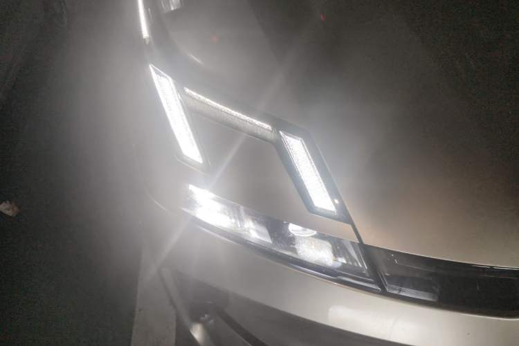Used Lynk & Co 08 EM-P 2026 Model 160 Long-Range Ultra Right Front Headlight