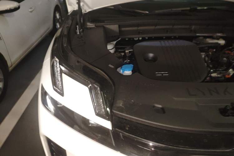Used Lynk & Co 08 EM-P 2026 Model 160 Long-Range Ultra Engine Bay Right