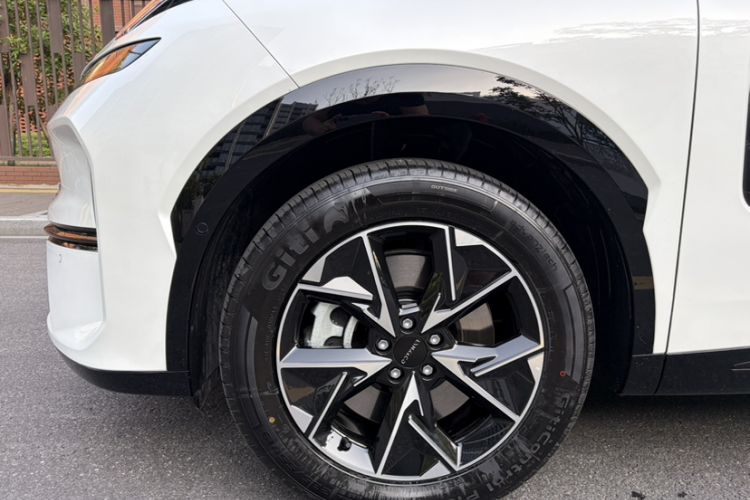 Used Lynk & Co 08 EM-P 2026 Model 160 Long-Range Max Exterior 1
