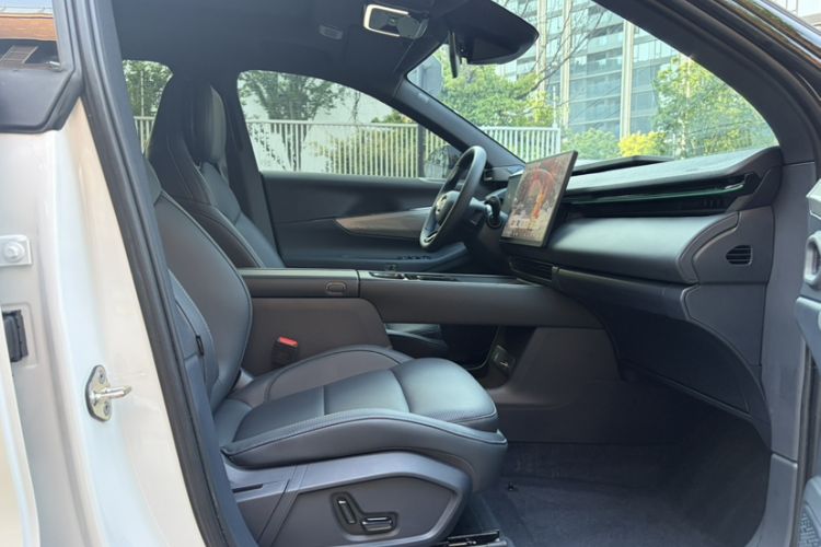 Used Lynk & Co 08 EM-P 2026 Model 160 Long-Range Max Interior 1