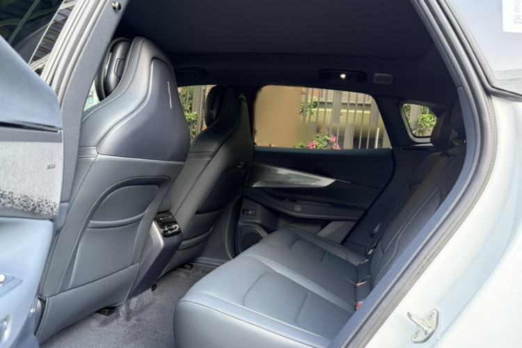 Used Lynk & Co 08 EM-P 2026 Model 160 Long-Range Max Interior 11