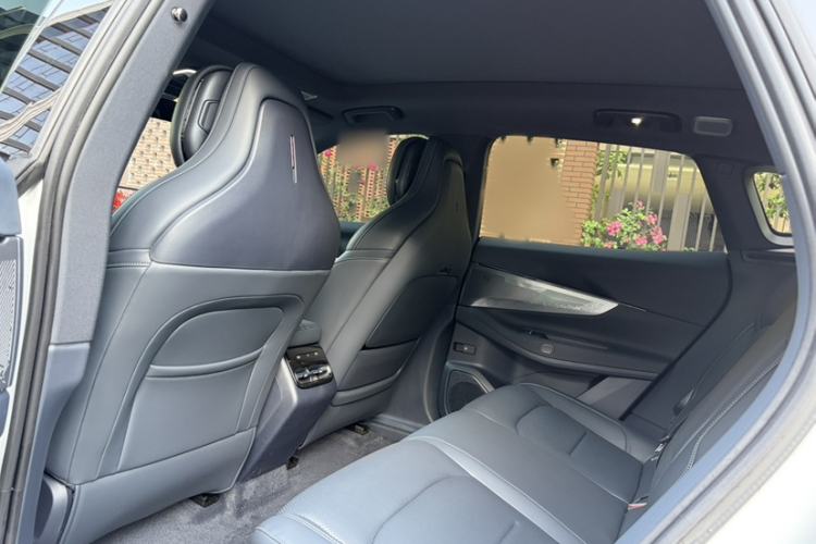 Used Lynk & Co 08 EM-P 2026 Model 160 Long-Range Max Interior 8