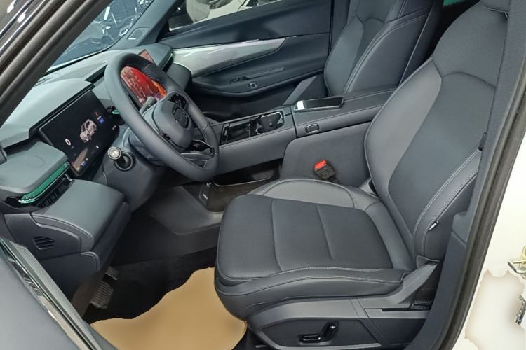 Used Lynk & Co 08 EM-P 2026 Model 160 Long-Range Max Left Front Seat