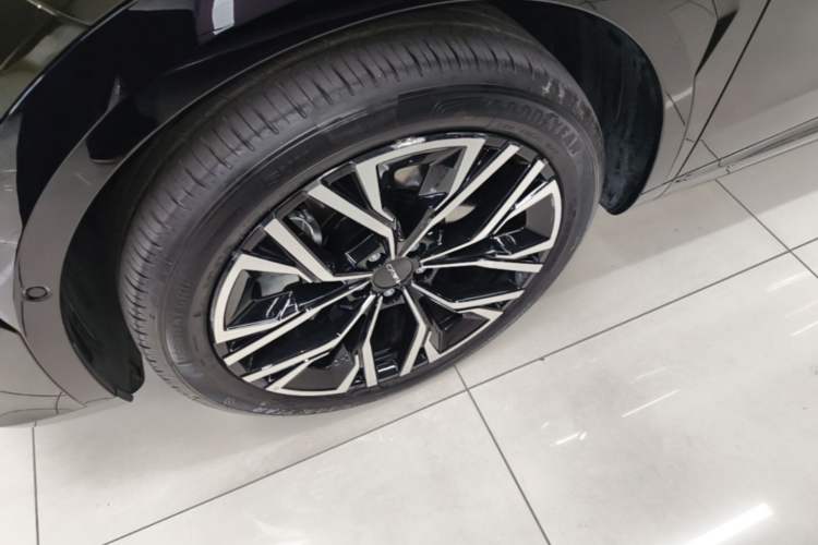 Used Lynk & Co 08 EM-P 2026 Model 210 Four-Wheel Drive Performance Ultra H7 Left Front Wheel Hub