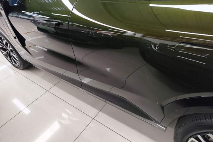 Used Lynk & Co 08 EM-P 2026 Model 210 Four-Wheel Drive Performance Ultra H7 Left Side Sill