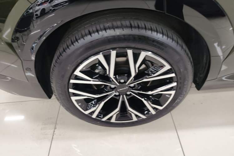 Used Lynk & Co 08 EM-P 2026 Model 210 Four-Wheel Drive Performance Ultra H7 Right Rear Wheel Hub