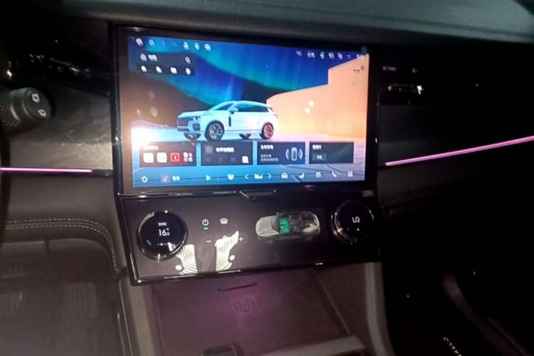 Used Lynk & Co 09 2021 2.0T Halo Six-Seater Audio And AC Panel