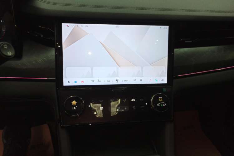 Used Lynk & Co 09 2021 2.0T Halo Seven-Seater Audio And AC Panel