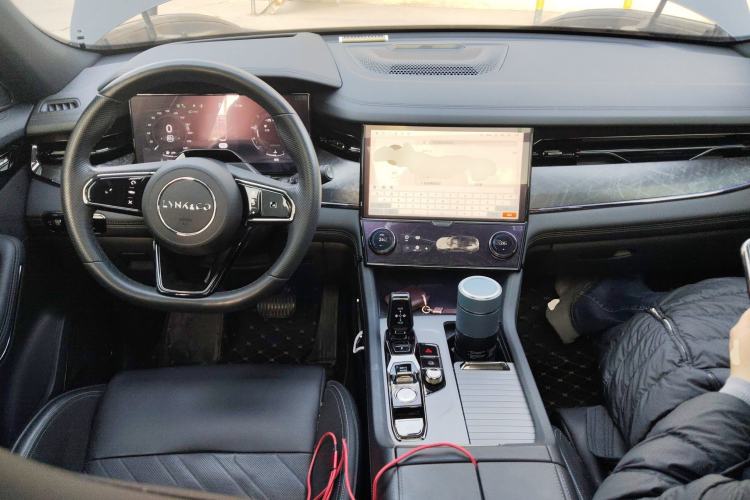 Used Lynk & Co 09 2021 2.0T Halo Seven-Seater Center Console