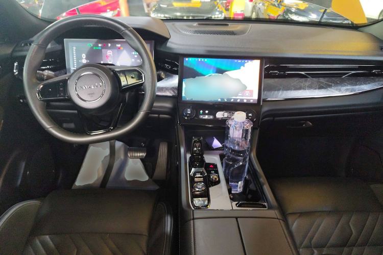 Used Lynk & Co 09 2021 2.0T Halo Six-Seater Center Console
