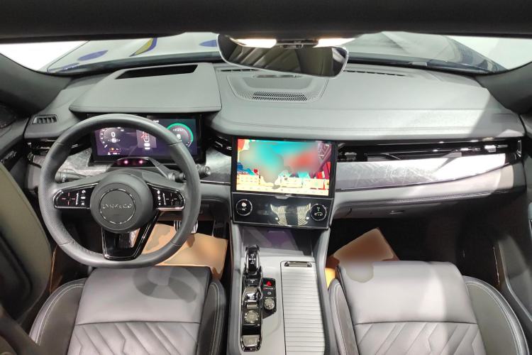 Used Lynk & Co 09 2021 2.0T Halo Six-Seater Center Console