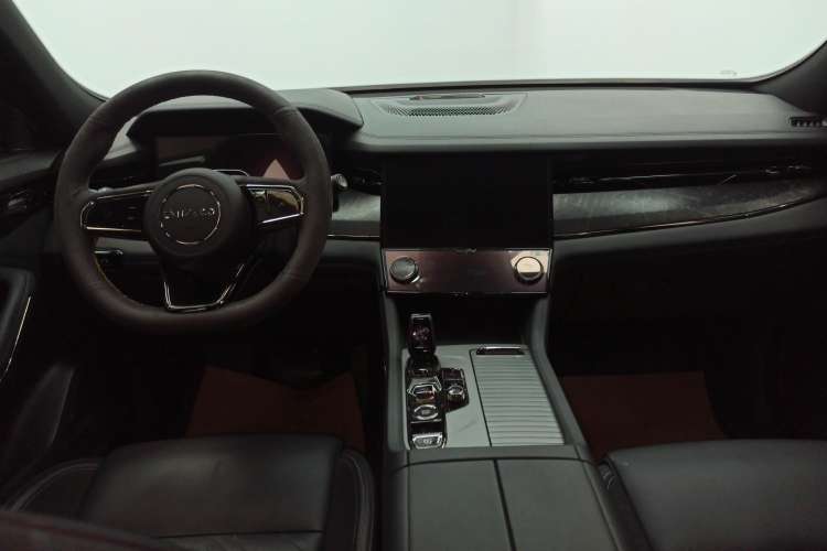Used Lynk & Co 09 2021 2.0T Halo Seven-Seater Center Console