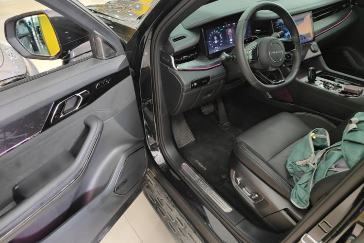 Used Lynk & Co 09 2021 2.0T Halo Six-Seater Driver Seat