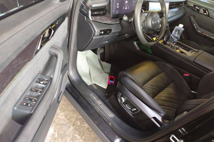 Used Lynk & Co 09 2021 2.0T Halo Six-Seater Driver Seat