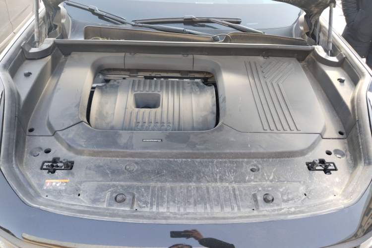 Used Lynk & Co 09 2021 2.0T Halo Seven-Seater Engine Bay