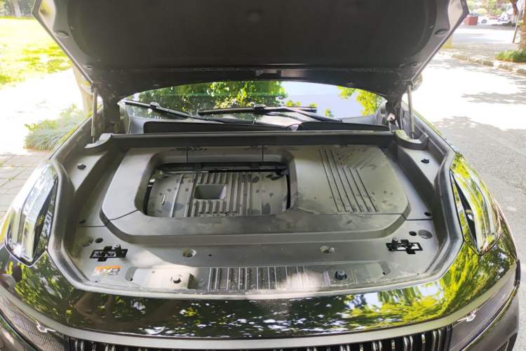 Used Lynk & Co 09 2021 2.0T Halo Six-Seater Engine Bay