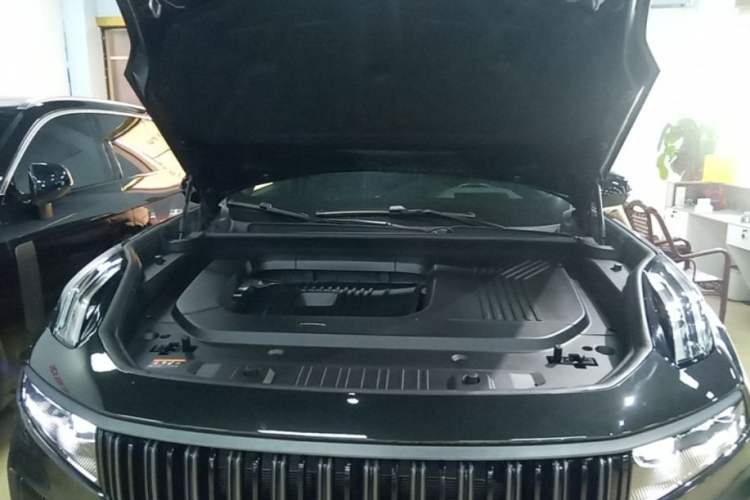 Used Lynk & Co 09 2021 2.0T Halo Seven-Seater Engine Bay
