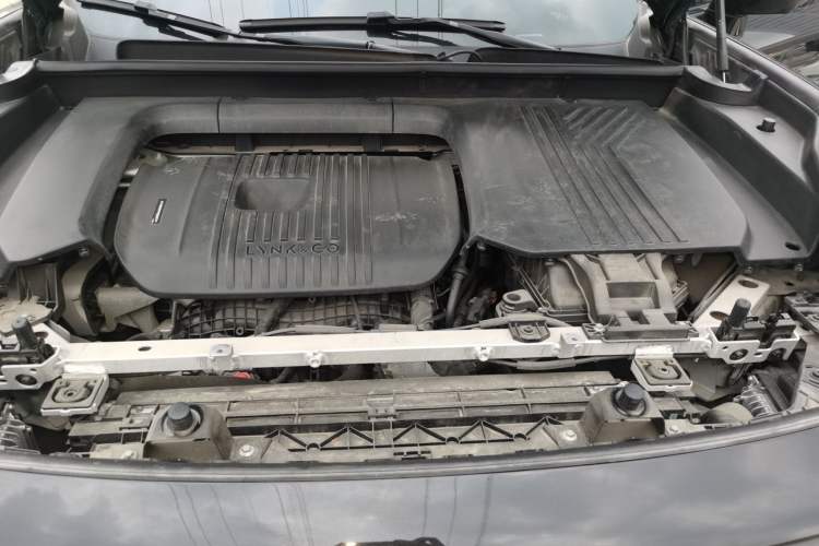 Used Lynk & Co 09 2021 2.0T Halo Six-Seater Engine Bay