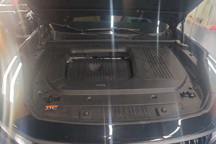 Used Lynk & Co 09 2021 2.0T Halo Six-Seater Engine Bay