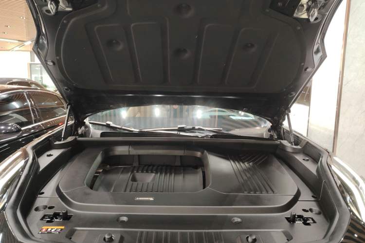Used Lynk & Co 09 2021 2.0T Halo Six-Seater Engine Bay