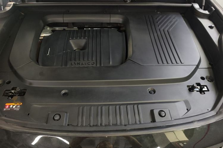 Used Lynk & Co 09 2021 2.0T Halo Six-Seater Engine Bay