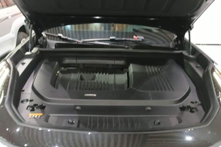 Used Lynk & Co 09 2021 2.0T Halo Six-Seater Engine Bay