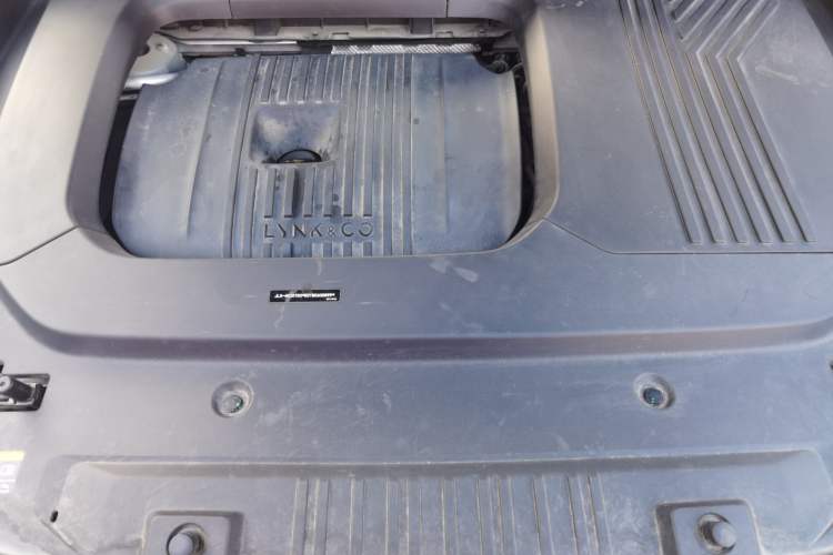 Used Lynk & Co 09 2021 2.0T Halo Seven-Seater Engine Bay