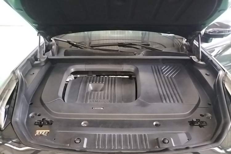 Used Lynk & Co 09 2021 2.0T Ultra Six-Seater Engine Bay