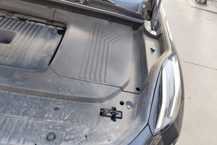 Used Lynk & Co 09 2021 2.0T Halo Seven-Seater Engine Bay Left