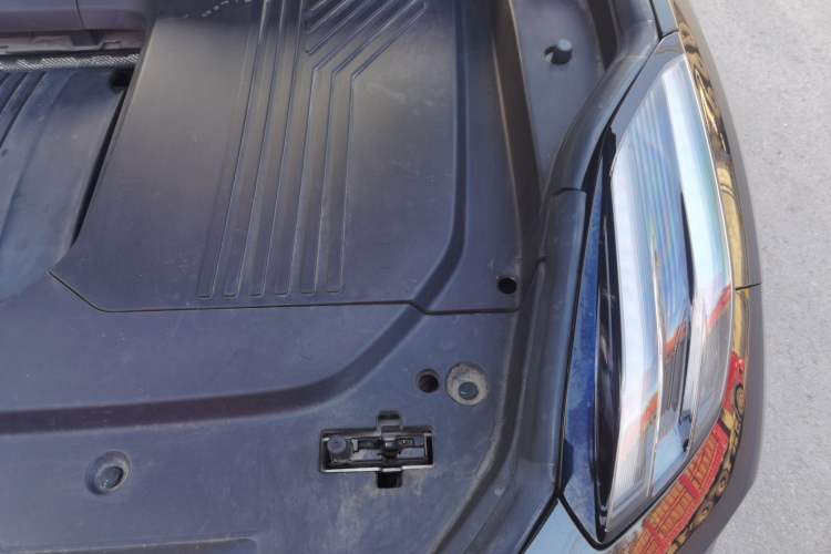 Used Lynk & Co 09 2021 2.0T Halo Seven-Seater Engine Bay Left