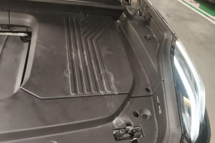 Used Lynk & Co 09 2021 2.0T Halo Six-Seater Engine Bay Left