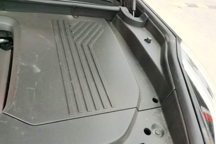 Used Lynk & Co 09 2021 2.0T Halo Seven-Seater Engine Bay Left