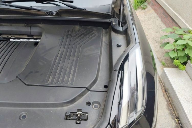 Used Lynk & Co 09 2021 2.0T Halo Six-Seater Engine Bay Left