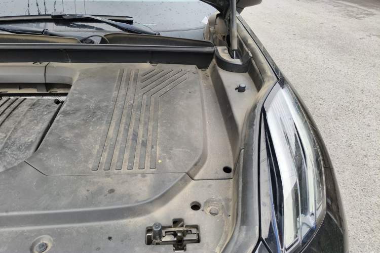 Used Lynk & Co 09 2021 2.0T Halo Six-Seater Engine Bay Left