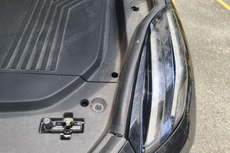 Used Lynk & Co 09 2021 2.0T Halo Six-Seater Engine Bay Left