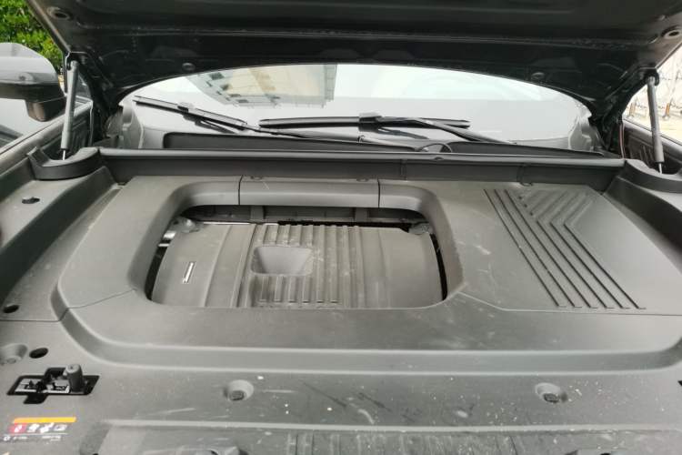 Used Lynk & Co 09 2021 2.0T Halo Seven-Seater Engine Bay